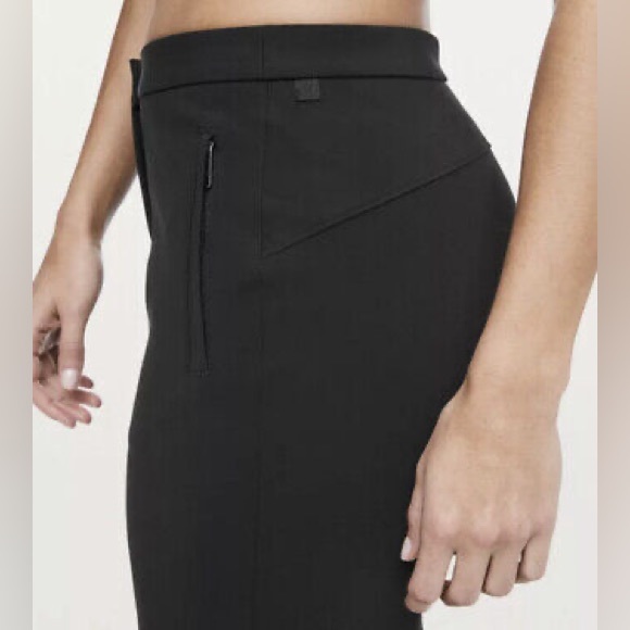 LIKE NEW Lululemon On The Move Pant - Picture 3 of 12